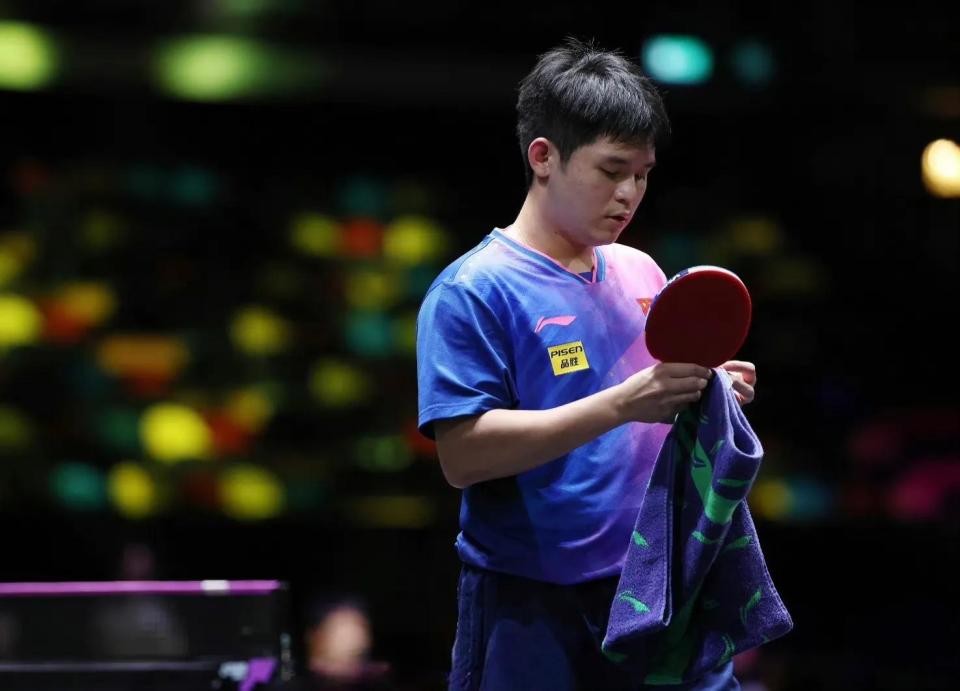 锋线承担首 锋线承担首